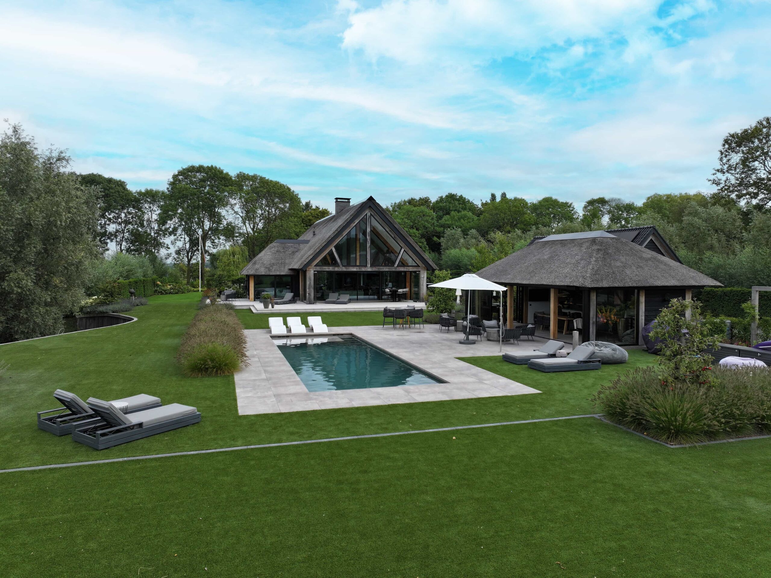 overzichtsfoto met sterke lifestyle- en architectuurfocus