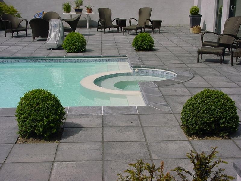 focus op functionaliteit en vormgeving instap trap jacuzzi-zone